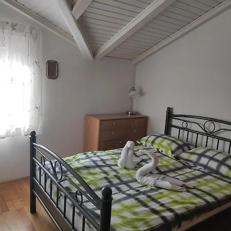 Breskvar Apartment Mugeba