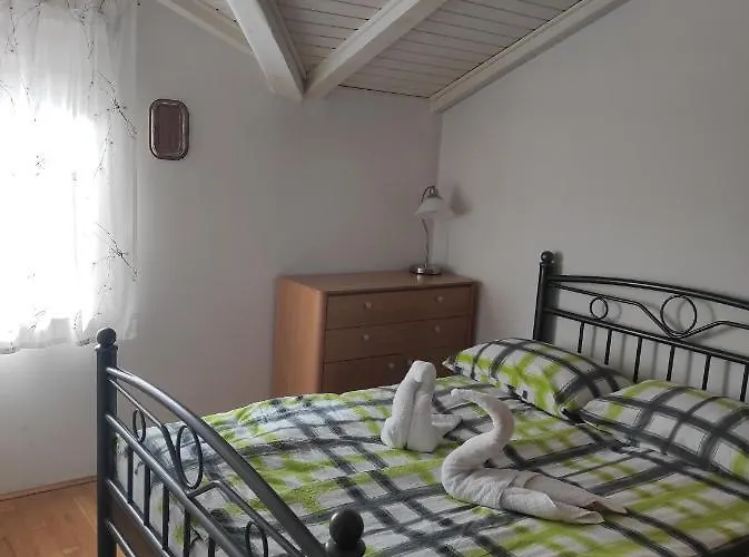 Breskvar Apartment Mugeba